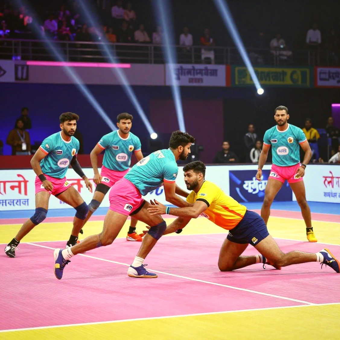 পবন সেহরাওয়াত বেঞ্চে, তিন রেইডারের কাঁধে দায়িত্ব: ইরান ফাইনালের সাত নম্বরের হিসাব